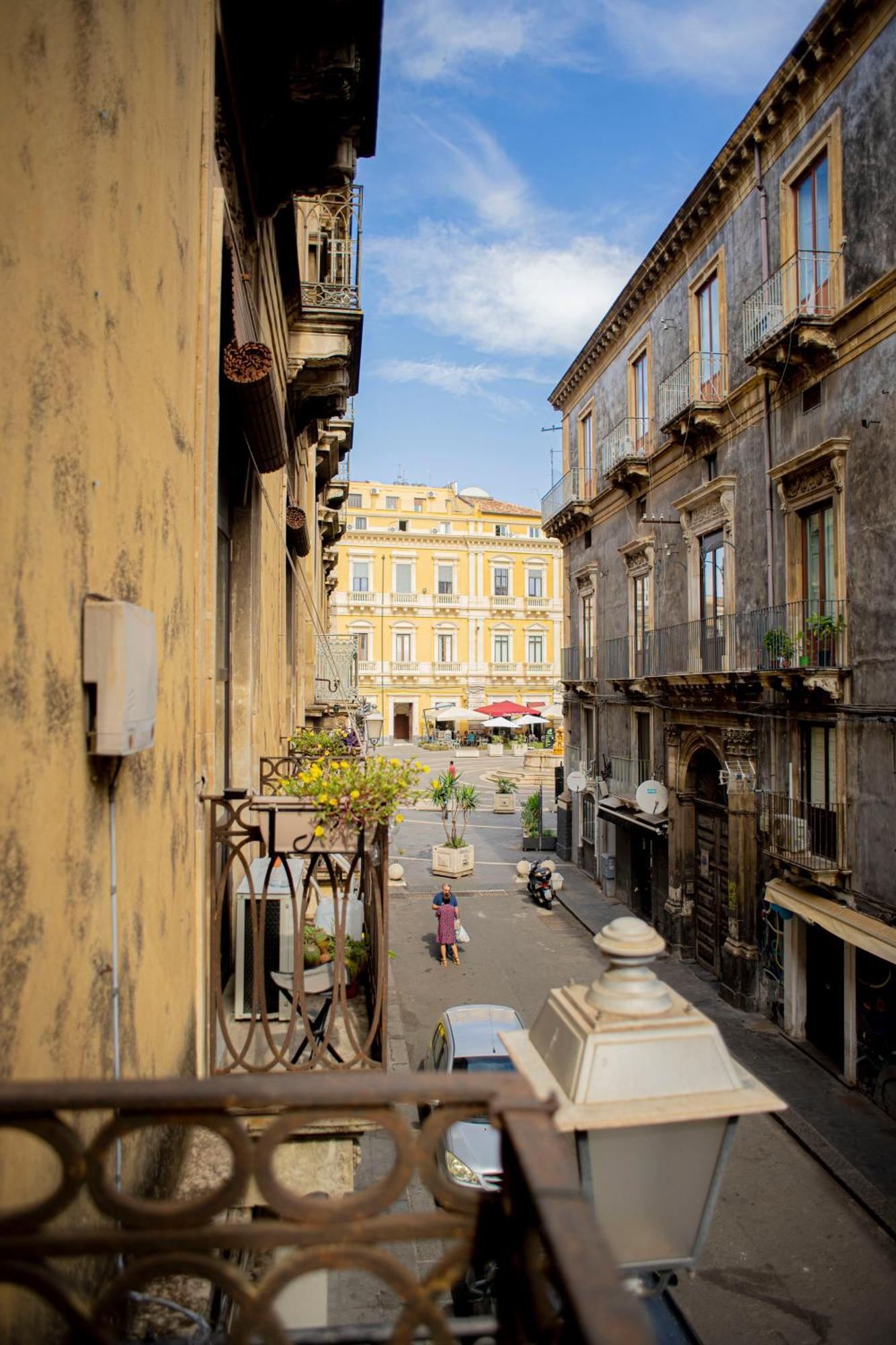 Mitha'S Rooms Catania Esterno foto