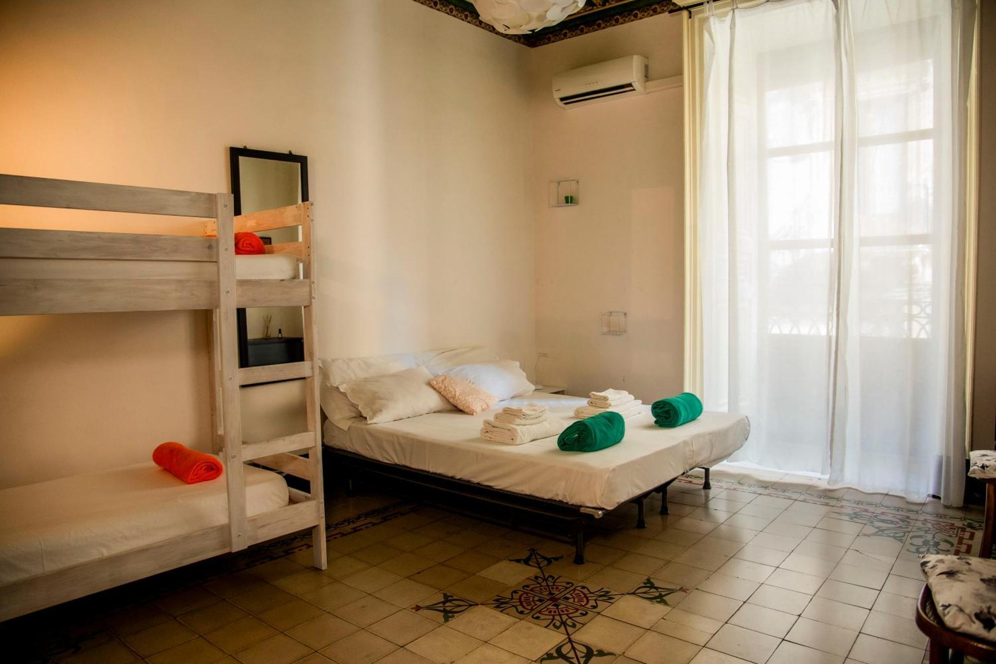 Mitha'S Rooms Catania Esterno foto