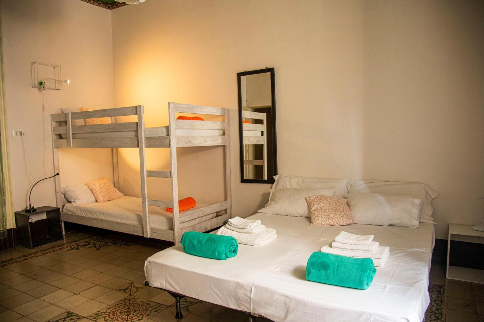 Mitha'S Rooms Catania Esterno foto