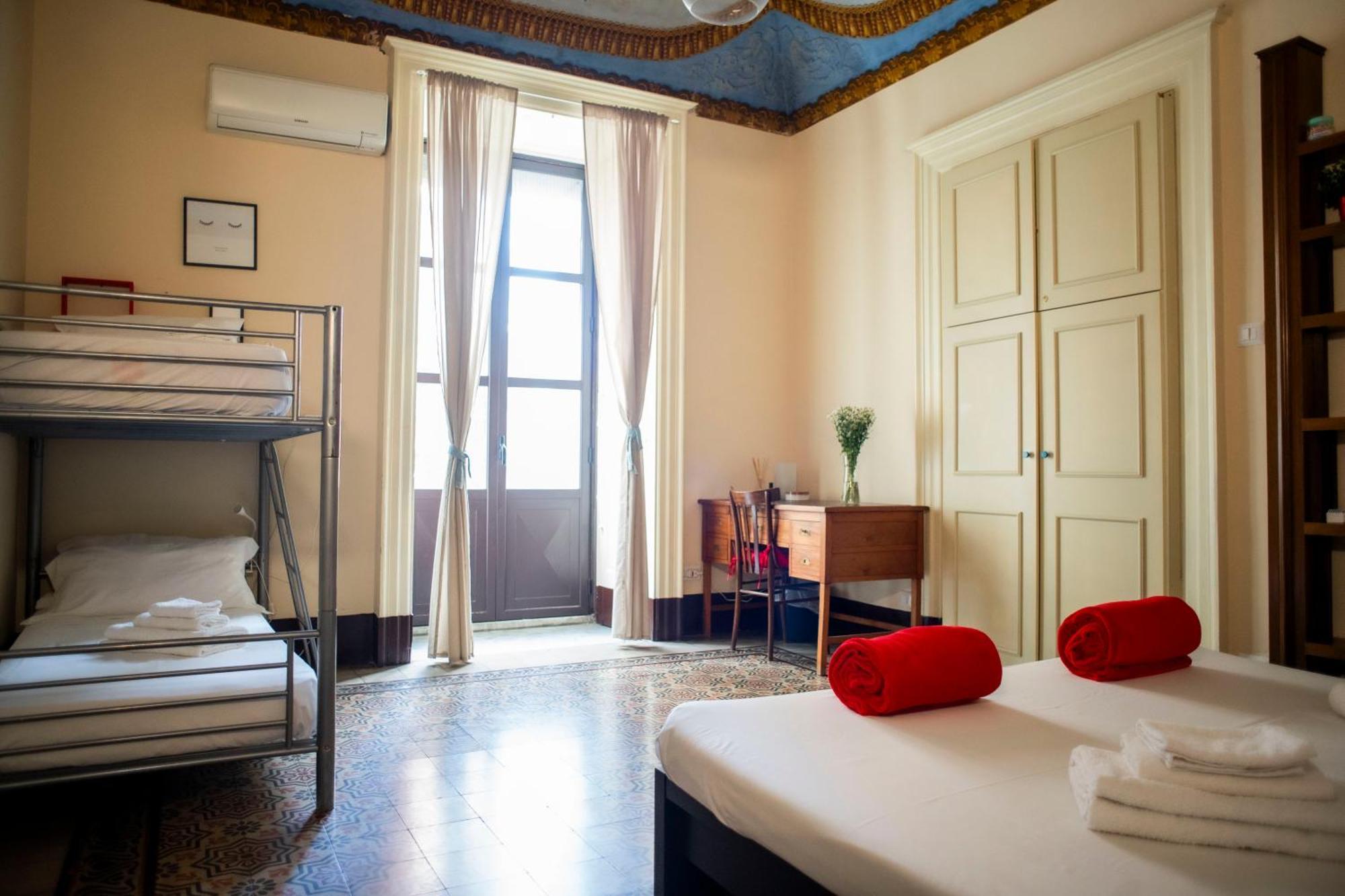 Mitha'S Rooms Catania Esterno foto