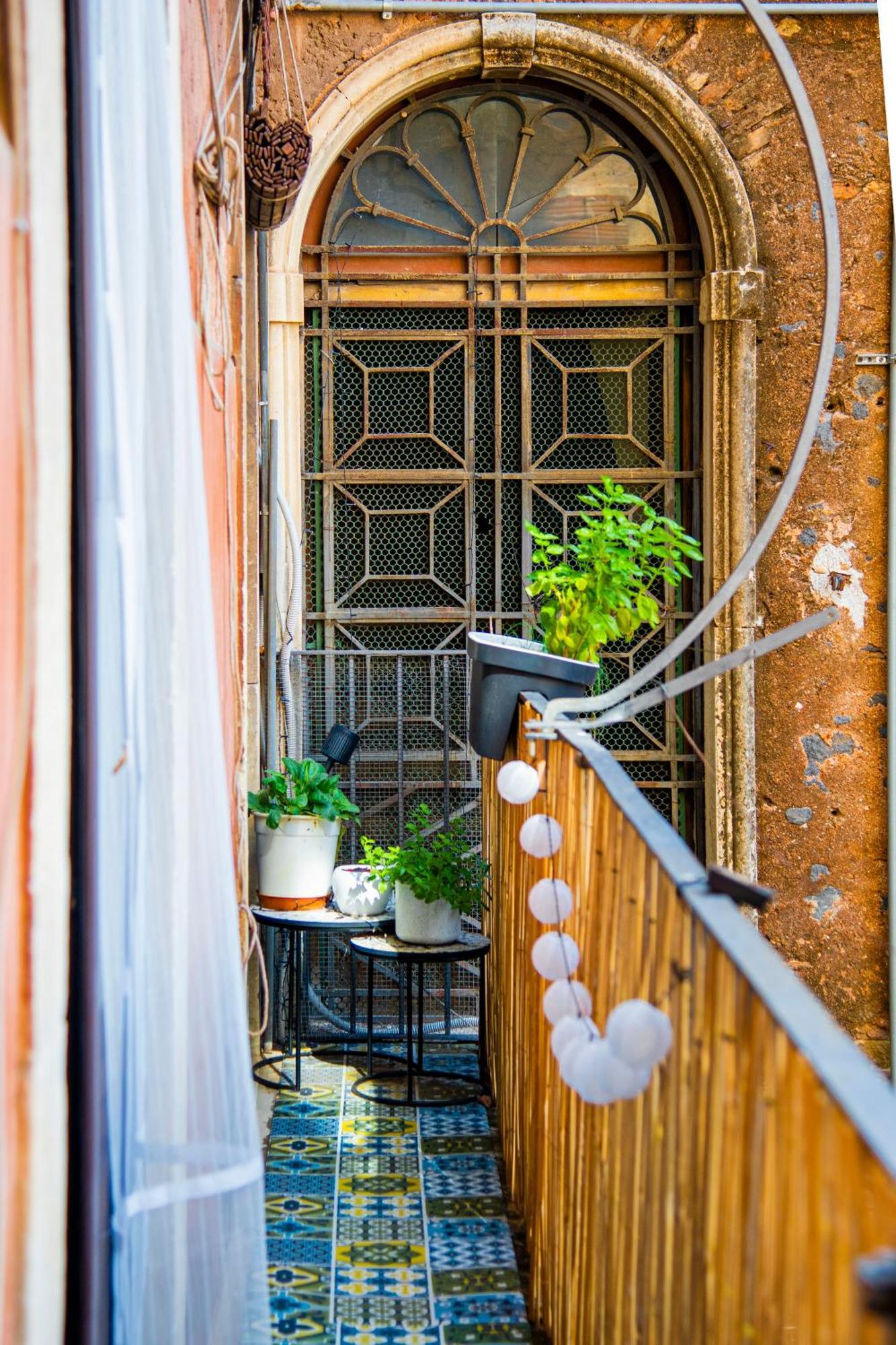 Mitha'S Rooms Catania Esterno foto